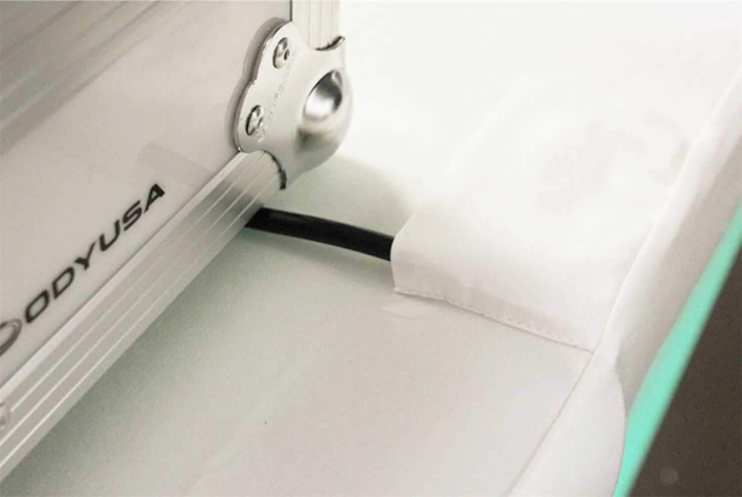 Odyssey 4 Ft White Performers Table Cover - Effortlessly Transform Your Setup